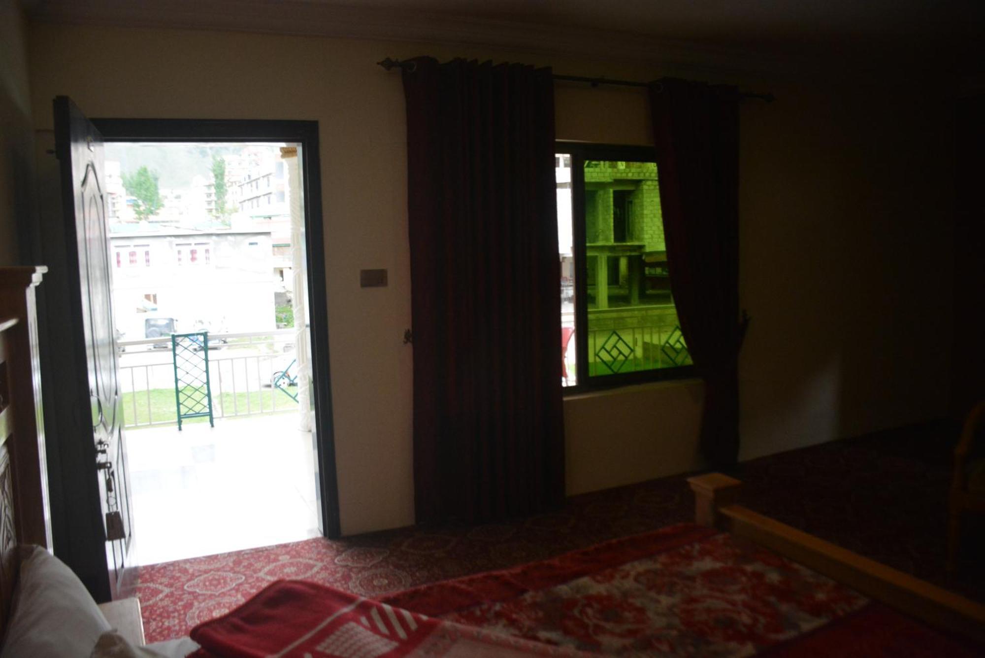 Hotel Pine Hills, Naran Exterior photo